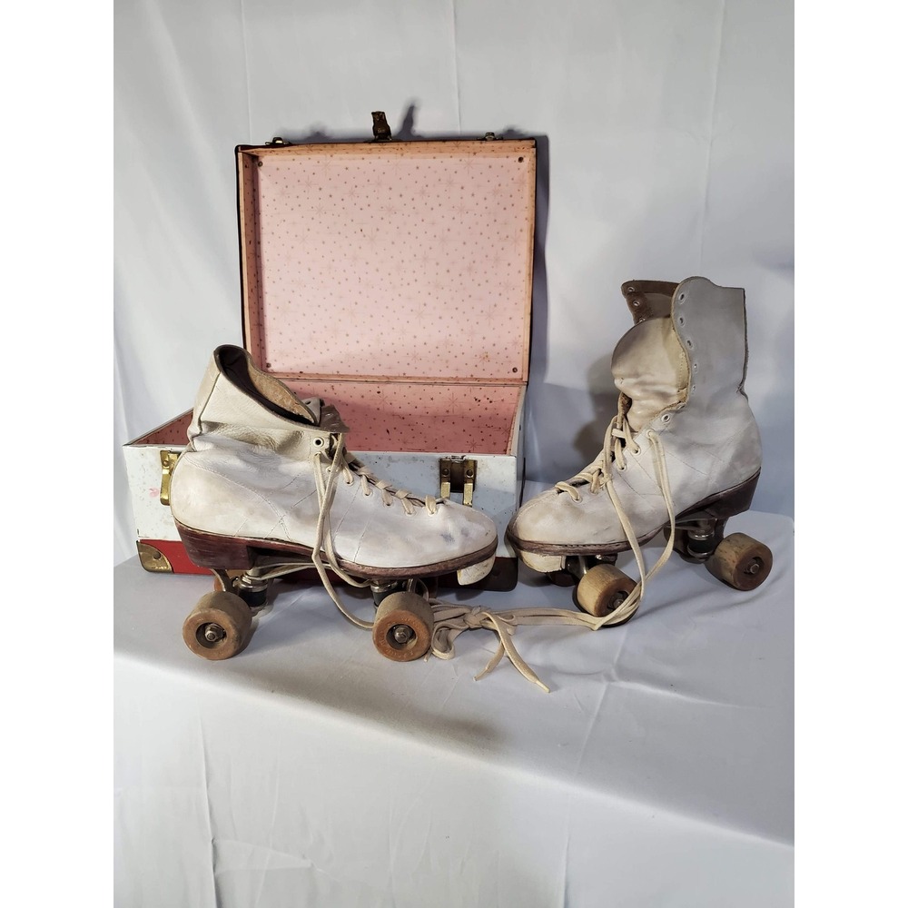 Vintage size 8 womens WOODEN roller skates with case